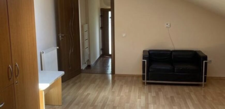Inchiriere apartament 2 camere la casa, mobilat și utilat, în Gruia